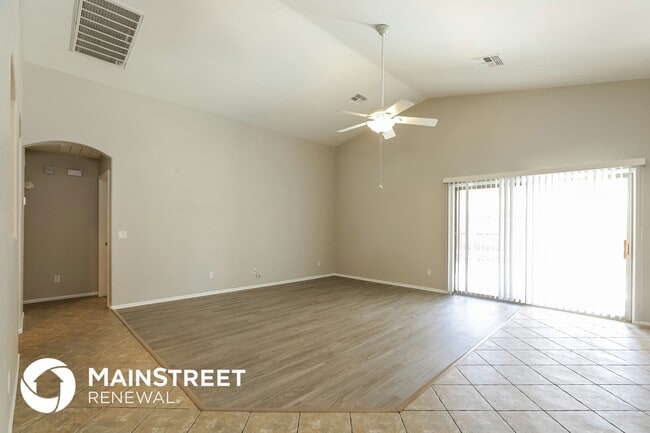 12409 W Apache St, Unit 1701 in Avondale, AZ - Foto de edificio - Building Photo