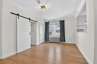 3925 Davis Pl NW, Unit 306 in Washington, DC - Building Photo - Building Photo