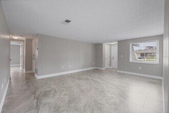 880 Queen Rd in Venice, FL - Building Photo - Building Photo