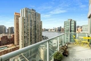 47-05 Center Blvd in Queens, NY - Building Photo - Building Photo