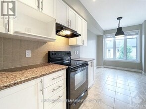1070 Ottenbrite Cres in Ottawa, ON - Building Photo - Building Photo