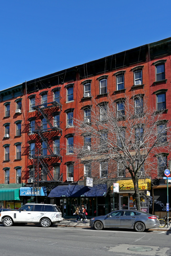 192 1st Ave in New York, NY - Foto de edificio - Building Photo