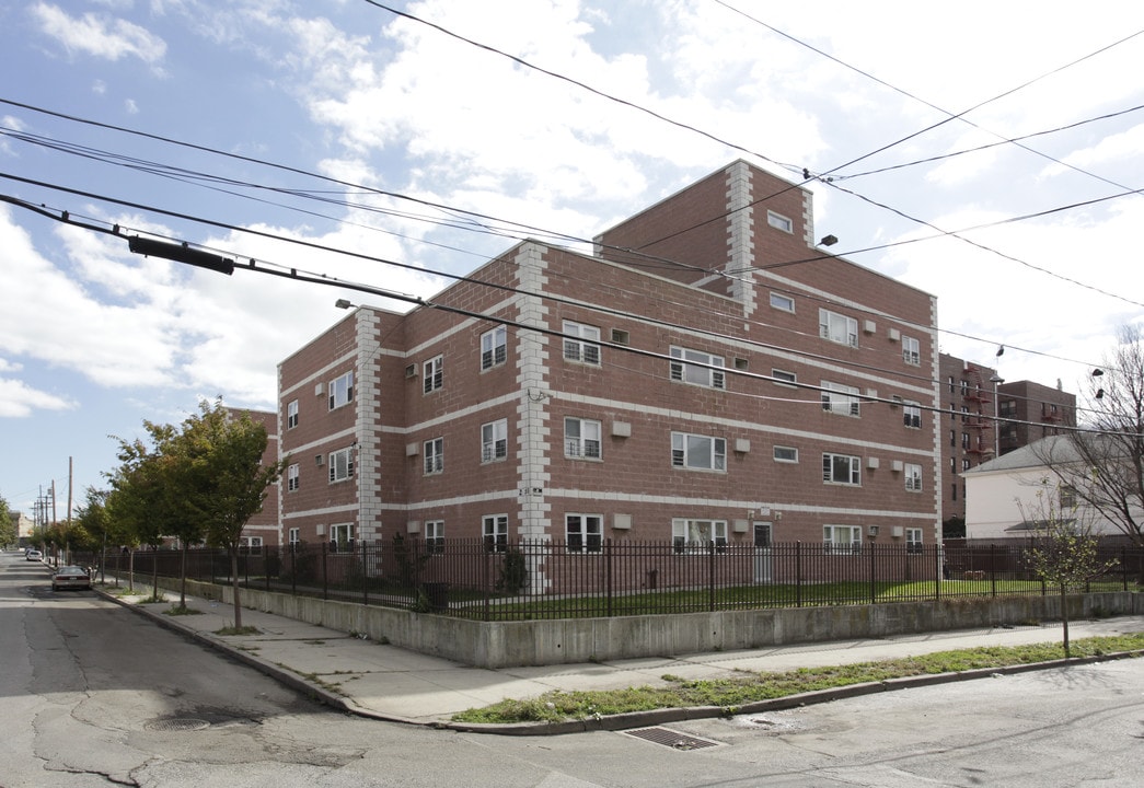 2229-2259 Dix Ave in Far Rockaway, NY - Foto de edificio