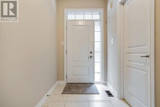 27 Waterview Ln in Grimsby, ON - Building Photo - Building Photo