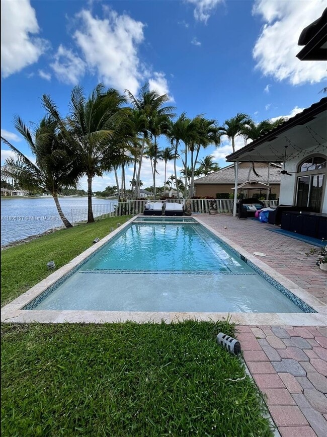 2011 NW 139th Terrace in Pembroke Pines, FL - Building Photo - Building Photo