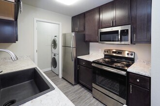 3161 Mill Creek Dr, Unit 8 in Kalamazoo, MI - Foto de edificio - Building Photo