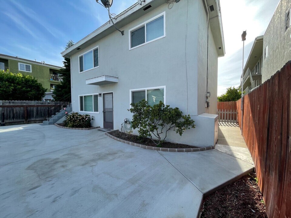 1051 Temple Ave in Long Beach, CA - Building Photo