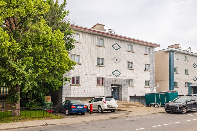 12253 Langelier Boul in Montreal Nord, QC - Building Photo - Primary Photo