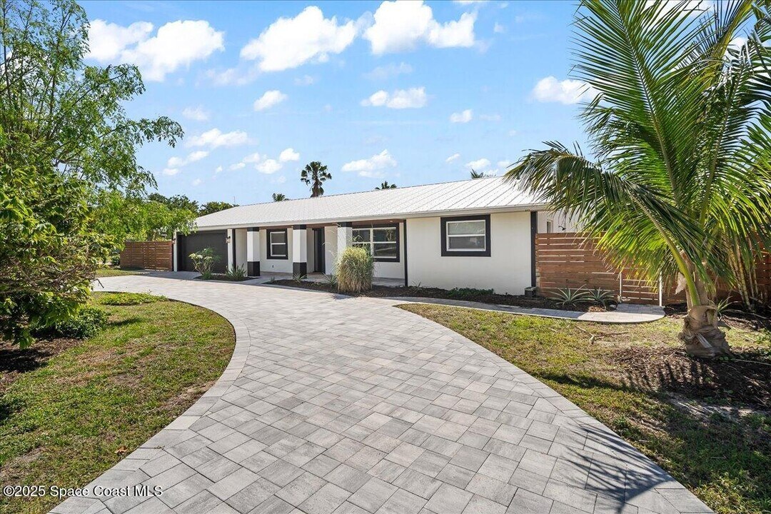 409 Magnolia Ave in Melbourne Beach, FL - Building Photo