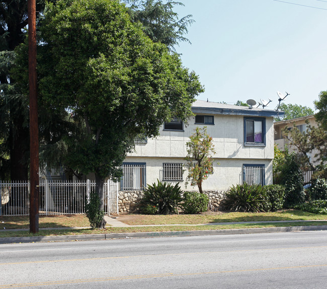 18127 Roscoe Blvd in Northridge, CA - Building Photo - Building Photo