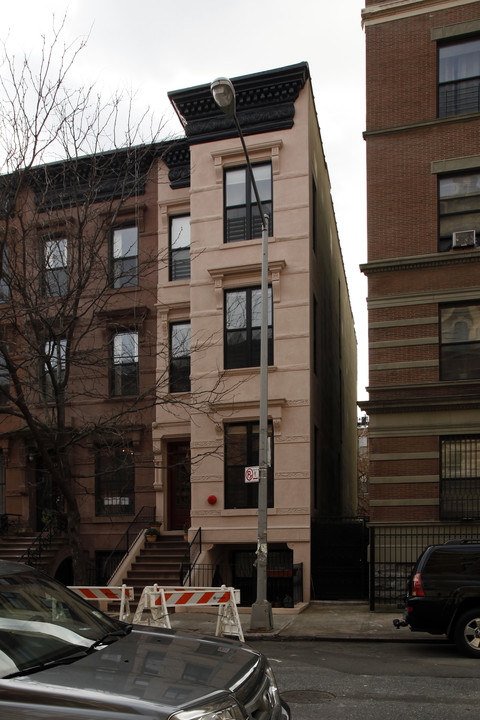 362 W 121st St in New York, NY - Building Photo