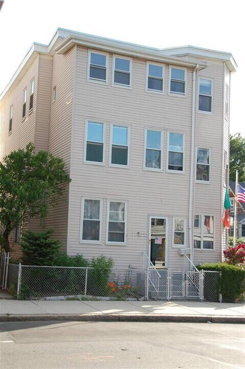 1262 Broadway, Unit 3 in Somerville, MA - Building Photo