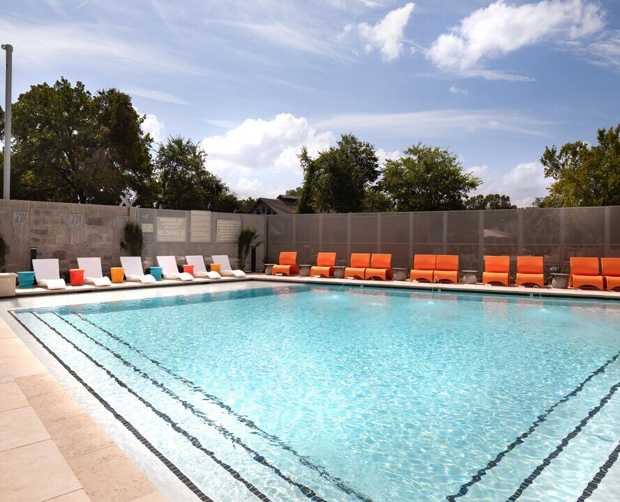 Residences at Saltillo in Austin, TX - Foto de edificio