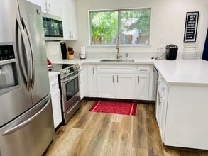 980 E Buckhill Rd in Fresno, CA - Building Photo - Building Photo