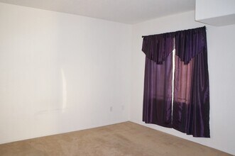 6868 Sky Pointe Dr in Las Vegas, NV - Foto de edificio - Building Photo
