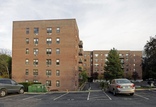 Tara Close Apartments in Mt Kisco, NY - Foto de edificio - Building Photo