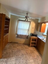 5124 N 106th St in Milwaukee, WI - Foto de edificio - Building Photo