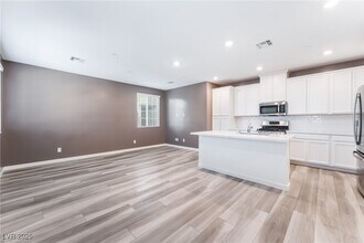 5730 Sky Pointe Dr in Las Vegas, NV - Building Photo - Building Photo