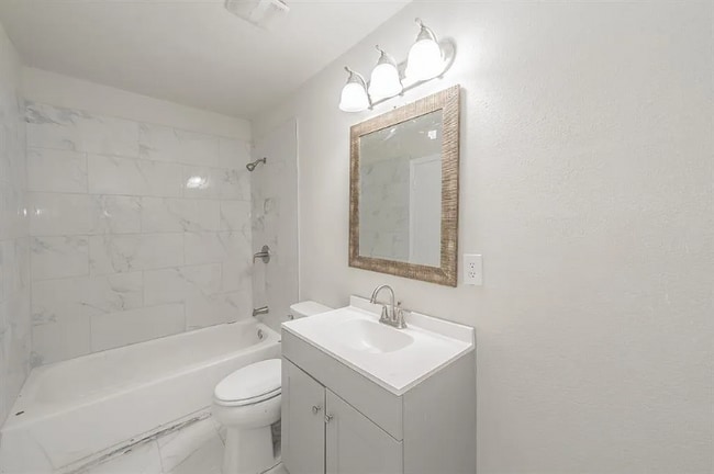 8322 Campanella Dr in Dallas, TX - Building Photo - Building Photo