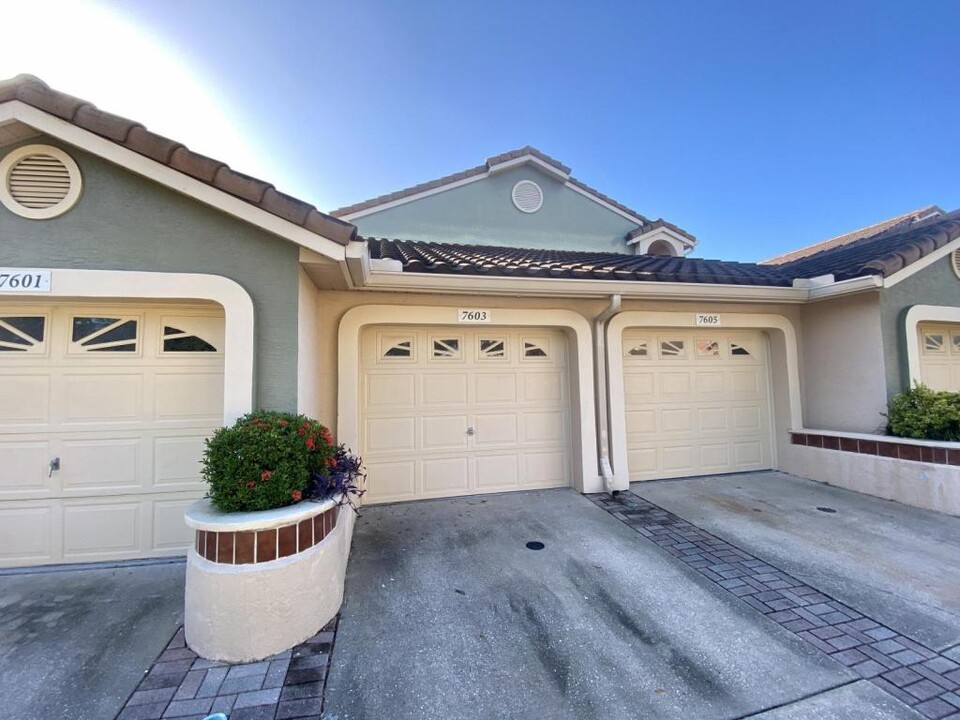 7603 Sugar Bend Dr in Orlando, FL - Building Photo