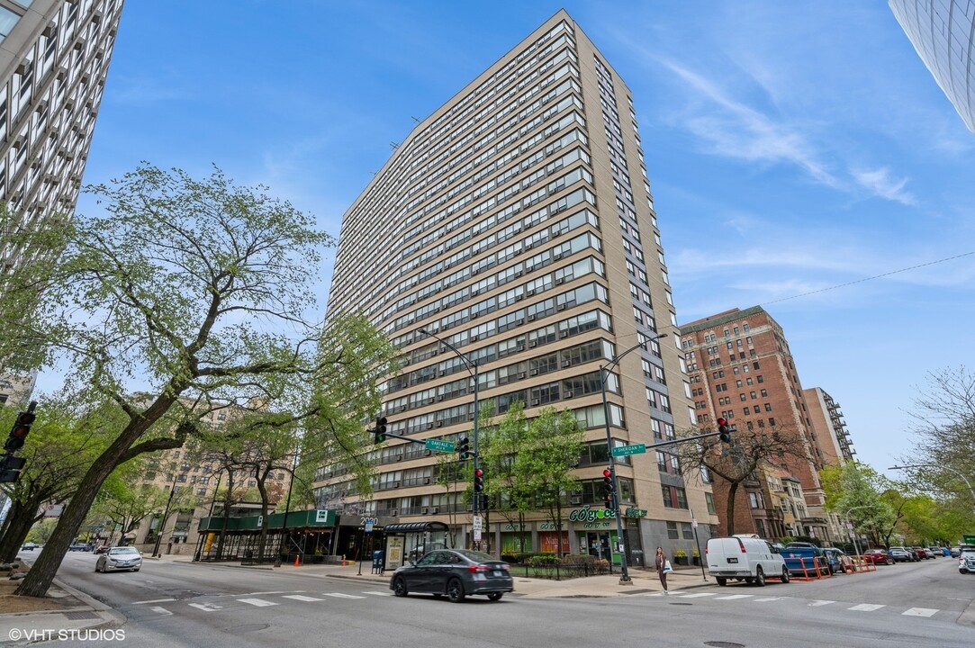 2930 N Sheridan Rd in Chicago, IL - Building Photo