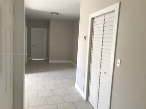 1700 NW 22nd Ct in Miami, FL - Foto de edificio - Building Photo