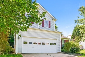 105 Sweetbriar Ct in Mount Holly, NC - Building Photo - Building Photo