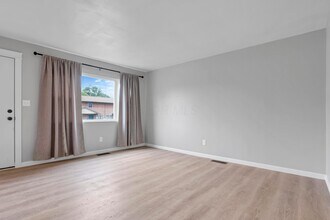 1709 Kenmore Rd in Columbus, OH - Building Photo - Building Photo