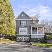 4 Woods Way in Redding, CT - Building Photo