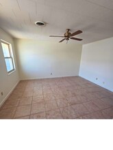 903 Lois St, Unit 8 in Kerrville, TX - Foto de edificio - Building Photo