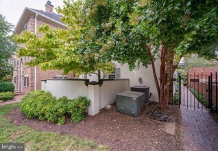 1016 N Royal St in Alexandria, VA - Building Photo - Building Photo
