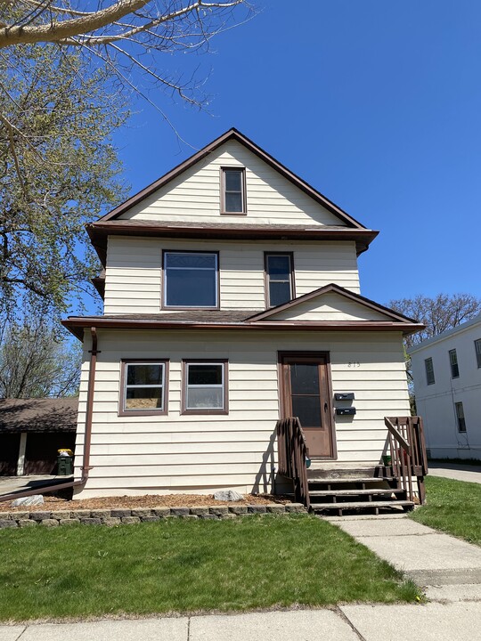 815 5th St SW, Unit 2 in Willmar, MN - Foto de edificio