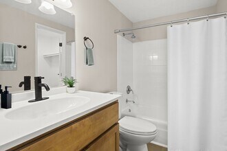 The Grove in Battle Creek, MI - Building Photo - Building Photo