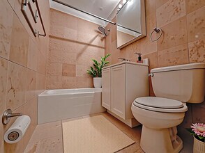 120 E 17th St, Unit 8L in New York, NY - Building Photo - Building Photo