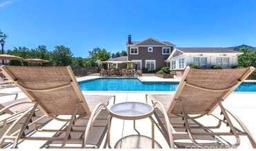 300 Vista Lake Dr in Candler, NC - Building Photo - Building Photo