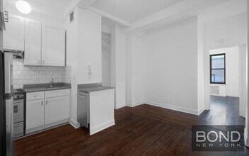 19 W 69th St in New York, NY - Building Photo - Building Photo