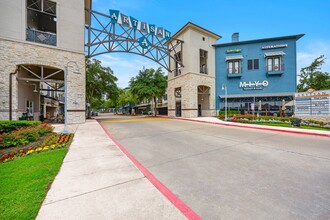 Artisan Apartments & Shops in Austin, TX - Foto de edificio - Building Photo