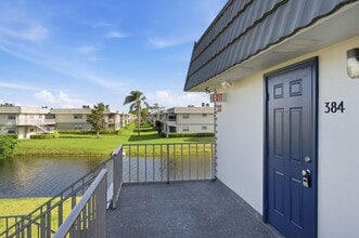 384 Saxony Trail in Delray Beach, FL - Building Photo - Building Photo