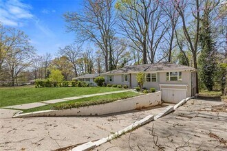 2779 Horse Shoe Dr in Atlanta, GA - Building Photo - Building Photo