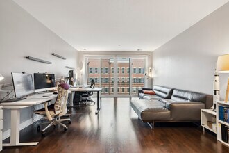 600 S 24th St, Unit 306 in Philadelphia, PA - Foto de edificio - Building Photo