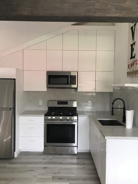 6307 Calvin Ave in Tarzana, CA - Foto de edificio