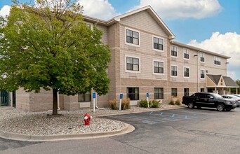 Furnished Studio - Madison Heights in Madison Heights, MI - Foto de edificio - Building Photo