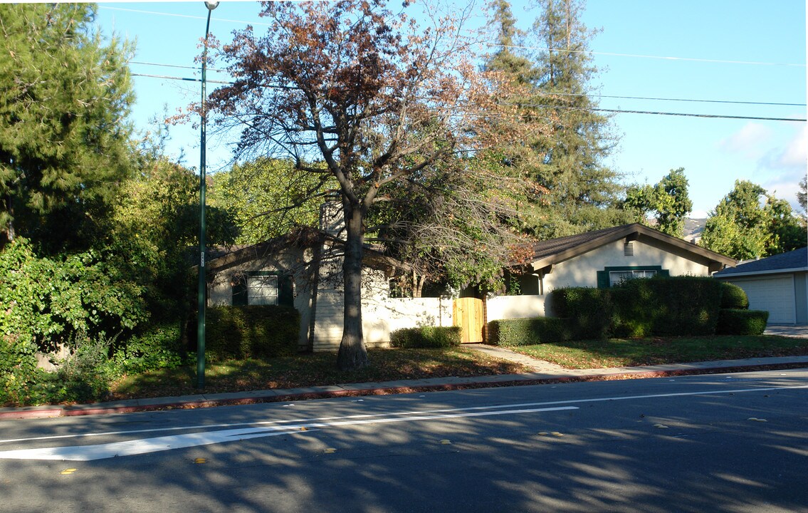 2110 Oak Grove Rd in Walnut Creek, CA - Building Photo