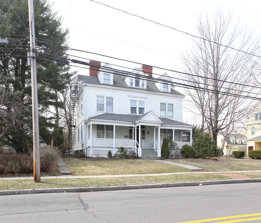 43 S Highland St in West Hartford, CT - Building Photo