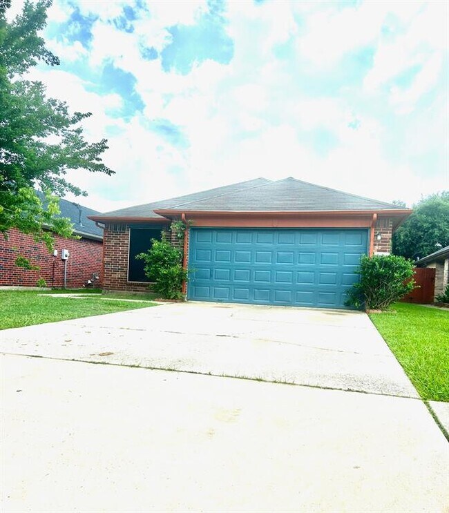 17013 Carbridge Dr in Houston, TX - Building Photo - Building Photo