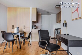560 W 43rd St in New York, NY - Building Photo - Building Photo
