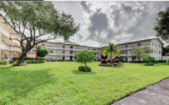 82 Fanshaw B in Boca Raton, FL - Building Photo