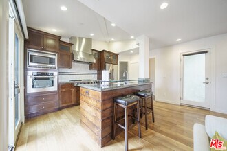 642 Hermosa Ave in Hermosa Beach, CA - Foto de edificio - Building Photo