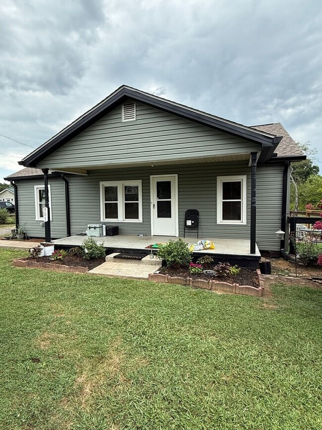 property at 905 Calderwood Hwy
