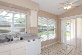 9755 Fox Hollow Rd in Tampa, FL - Building Photo - Building Photo